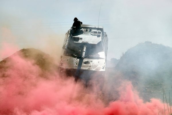 Quels systèmes avancés de reconnaissance d'image sont les plus efficaces pour la surveillance de sécurité dans les zones à haute fréquentation?